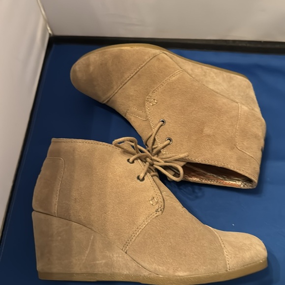 Tom’s boots women’s size 8 - Picture 3 of 5